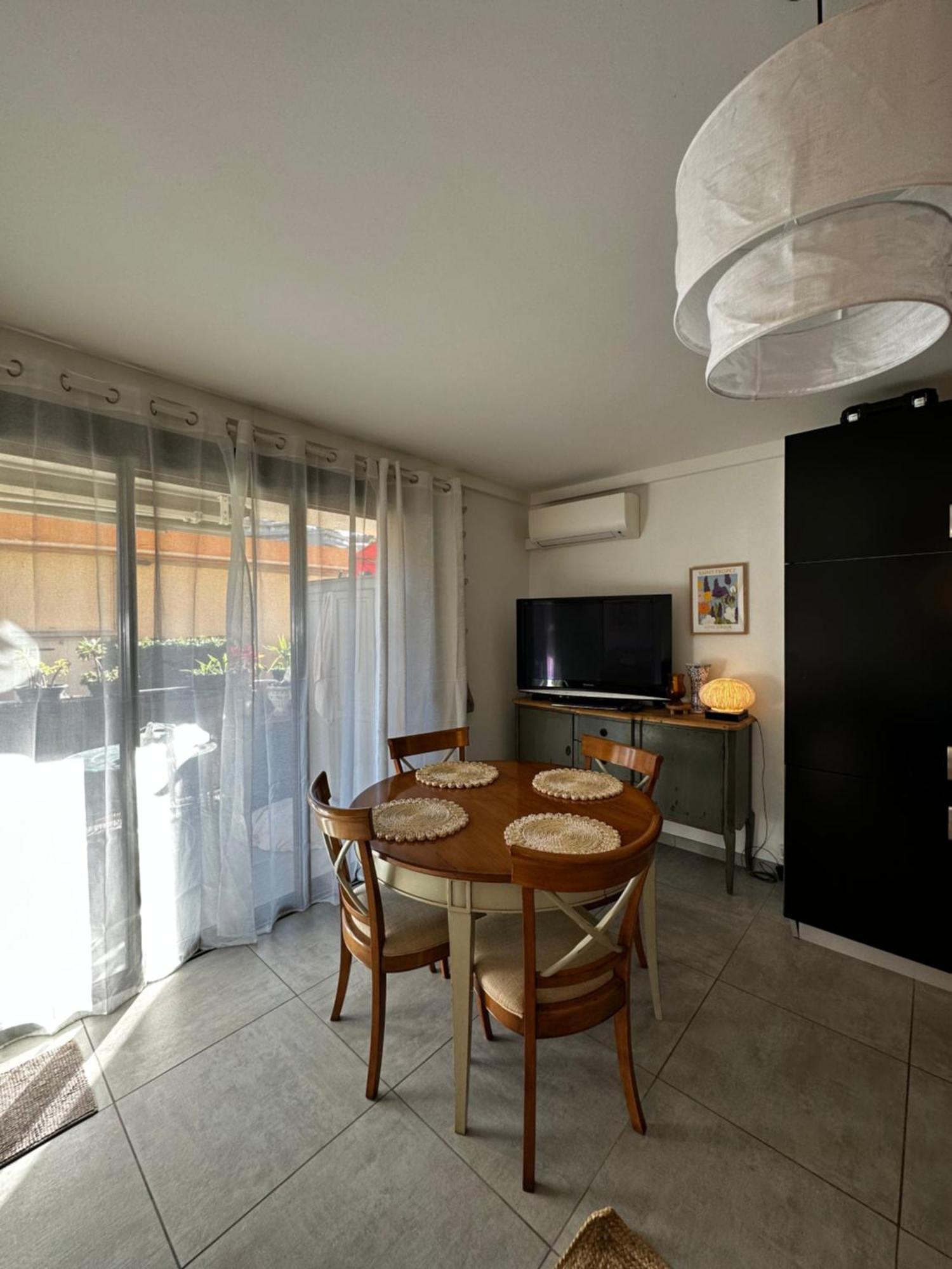 Bel Appartement Dans Le Centre Ville De Cavalaire ภายนอก รูปภาพ